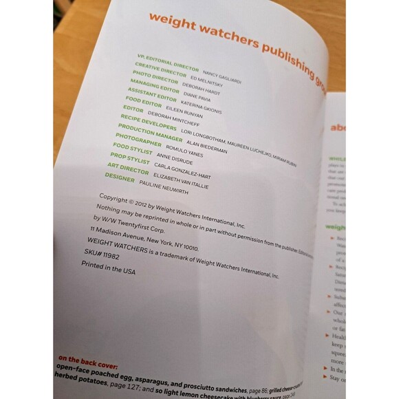 2 Weight Watchers Cookbooks Year-Round Fresh and Turn Up the Flavor 350 Recipes - Picture 5 of 6